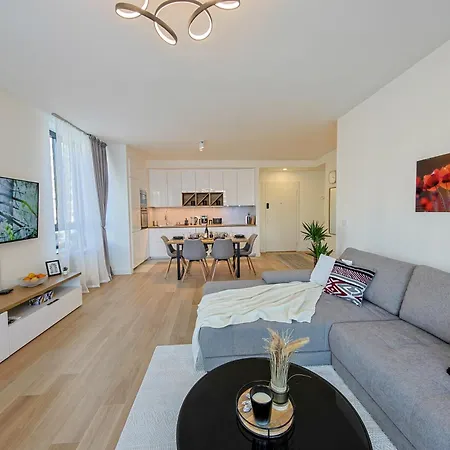 Eternal Lux Waterfront Apartment *