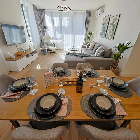 Eternal Lux Waterfront Apartment *