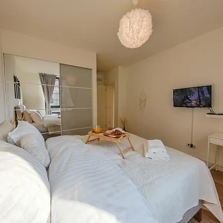 Eternal Lux Waterfront Apartment