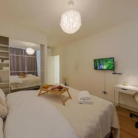 Eternal Lux Waterfront Apartmán *