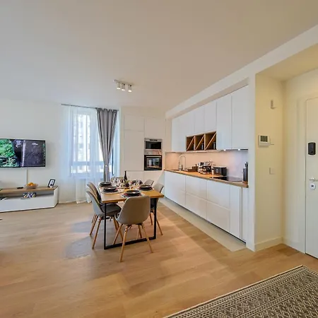 Eternal Lux Waterfront Apartmán *