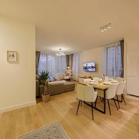 Eternal Lux Waterfront Apartment *