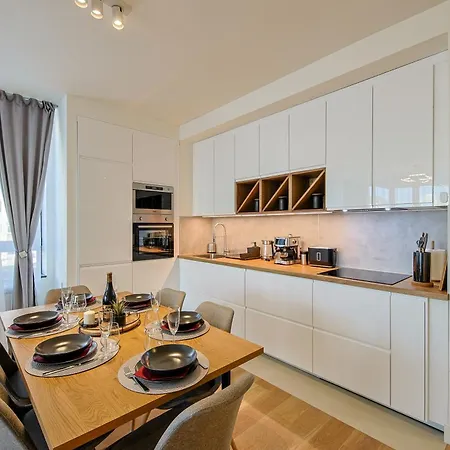 Eternal Lux Waterfront Apartment *